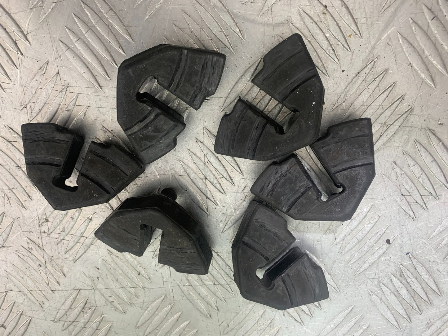 SUZUKI GSX750 INAZUMA CUSH DRIVE RUBBERS  YEAR 1998-2003 (CMB1308)