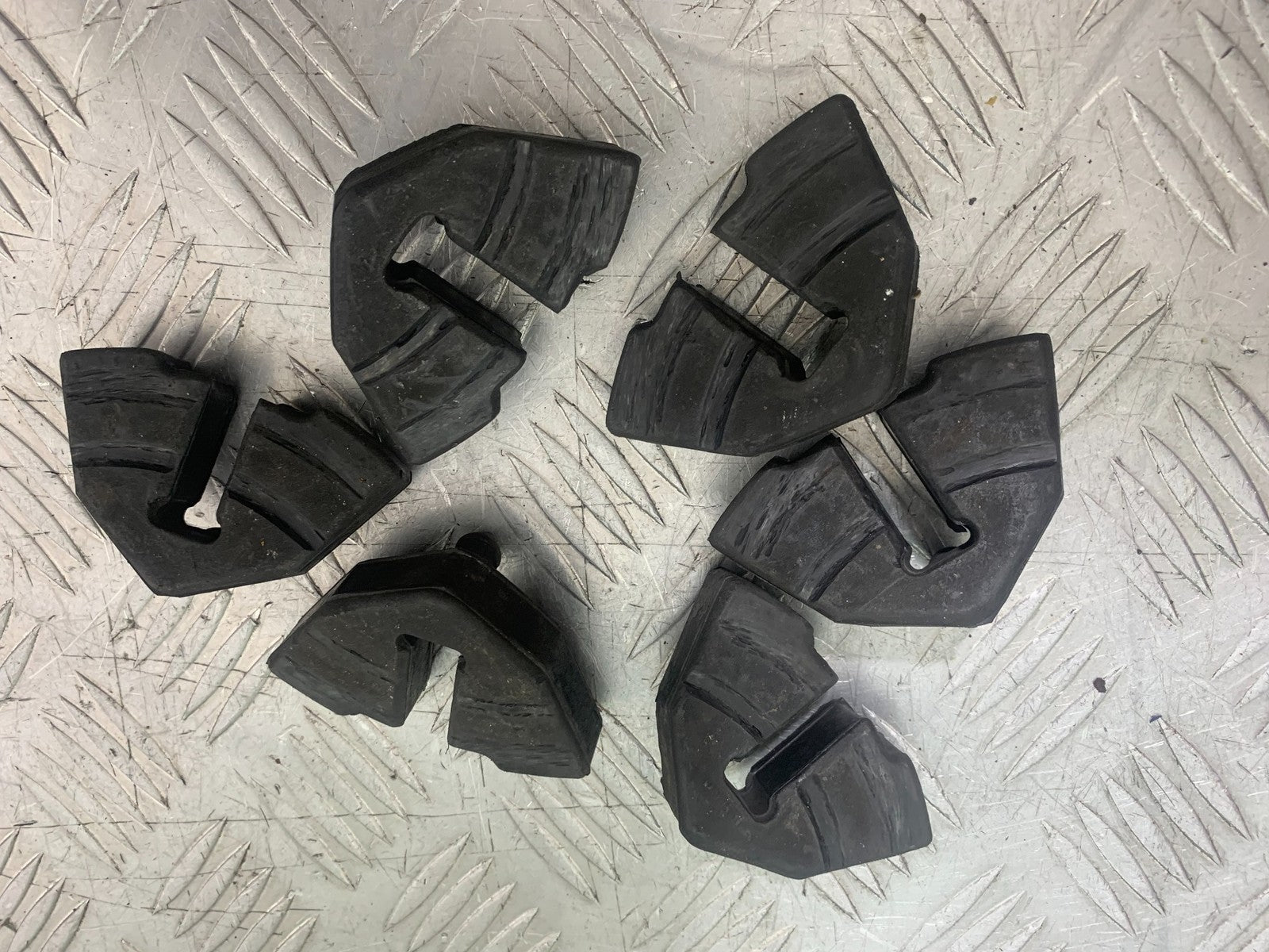 SUZUKI GSX750 INAZUMA CUSH DRIVE RUBBERS  YEAR 1998-2003 (CMB1308)