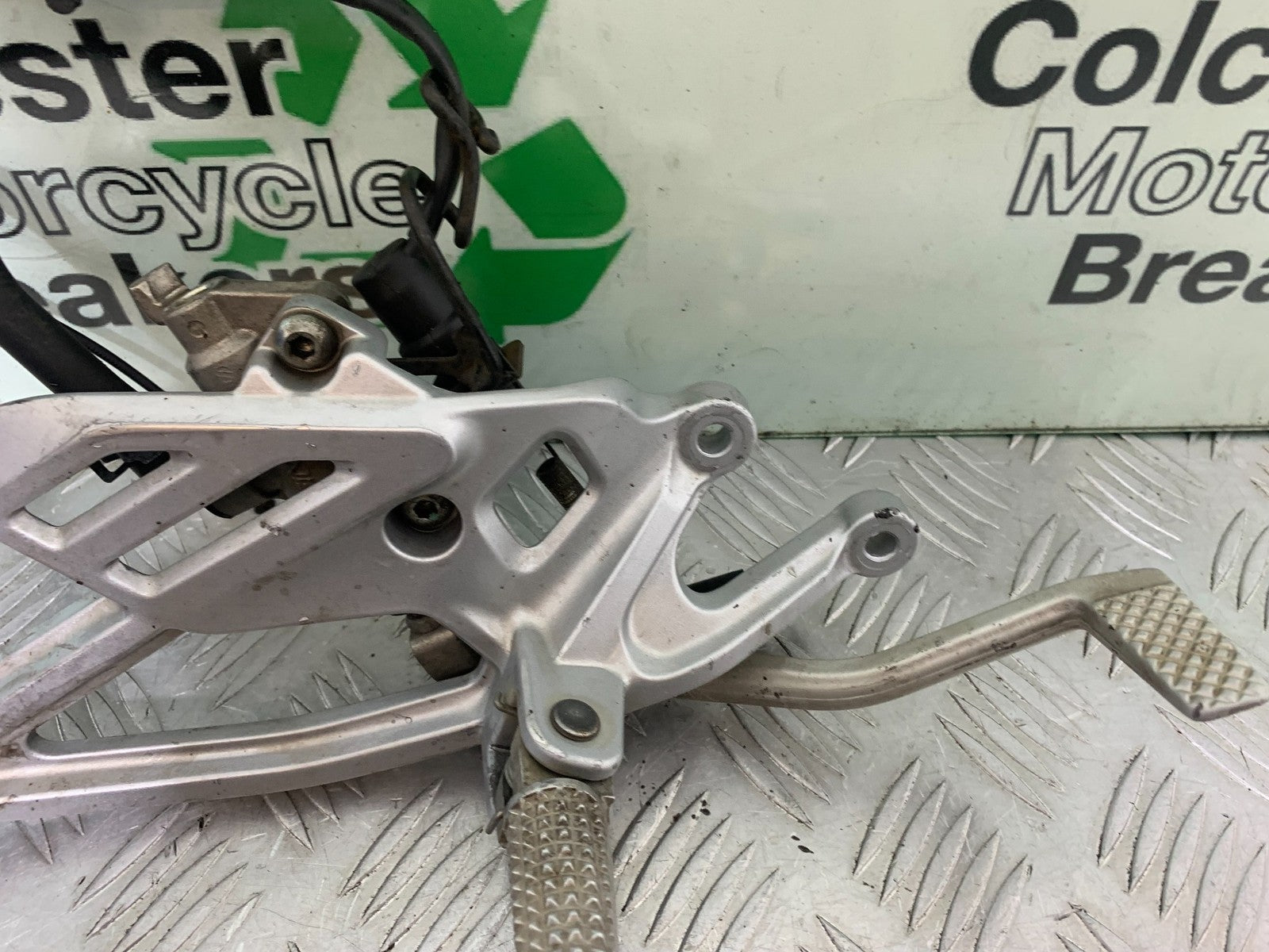 YAMAHA YZF-R125 YZF 125 FRONT RIGHT HANGER  YEAR 2019-2022 (CMB1263)