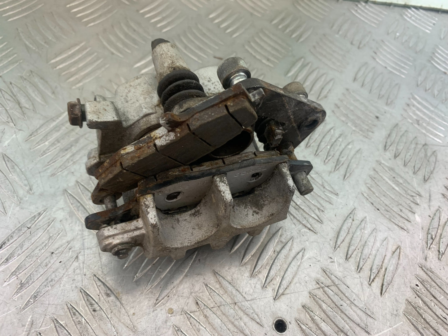 KAWASAKI VN1500 CLASSIC REAR BRAKE CALIPER   YEAR 1999 -2006 (CMB1166)