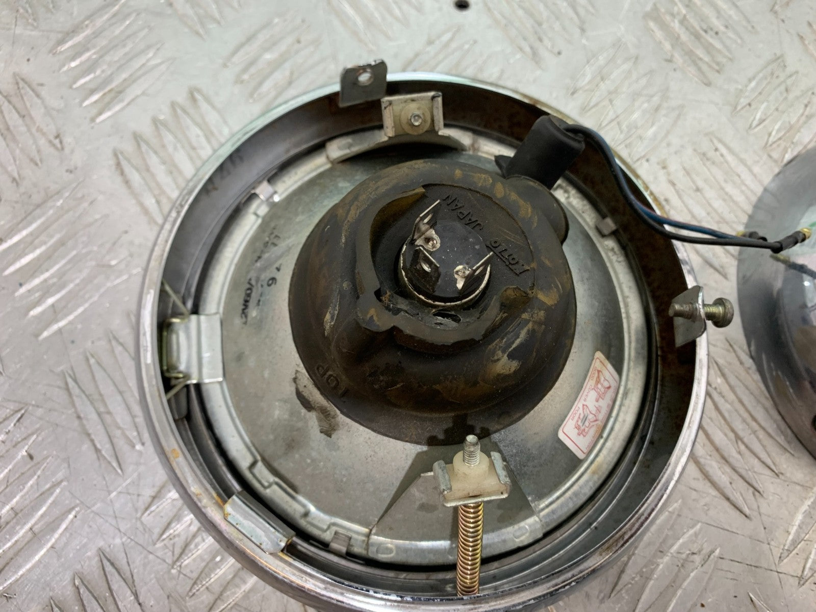 YAMAHA XV1100 XV 1100 VIRAGO HEADLIGHT AND BACKING  1990-1999 (CMB1190)