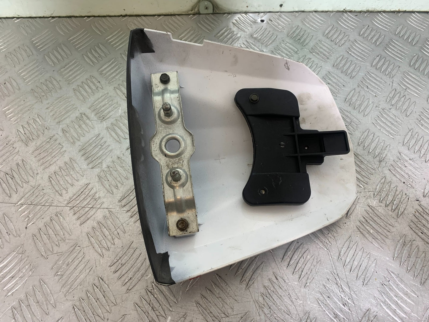 SUZUKI GSXR750 GSXR 750 K4 K5 REAR SEAT COWL  2004-2005 (CMB1319)