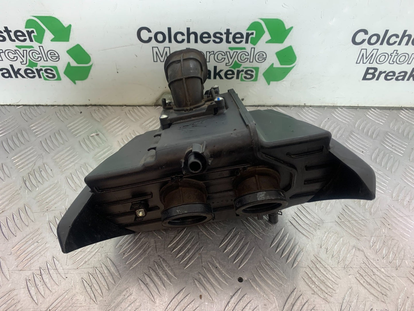 YAMAHA YZF R7 AIRBOX  YEAR 2022-2025 (CMB1255)