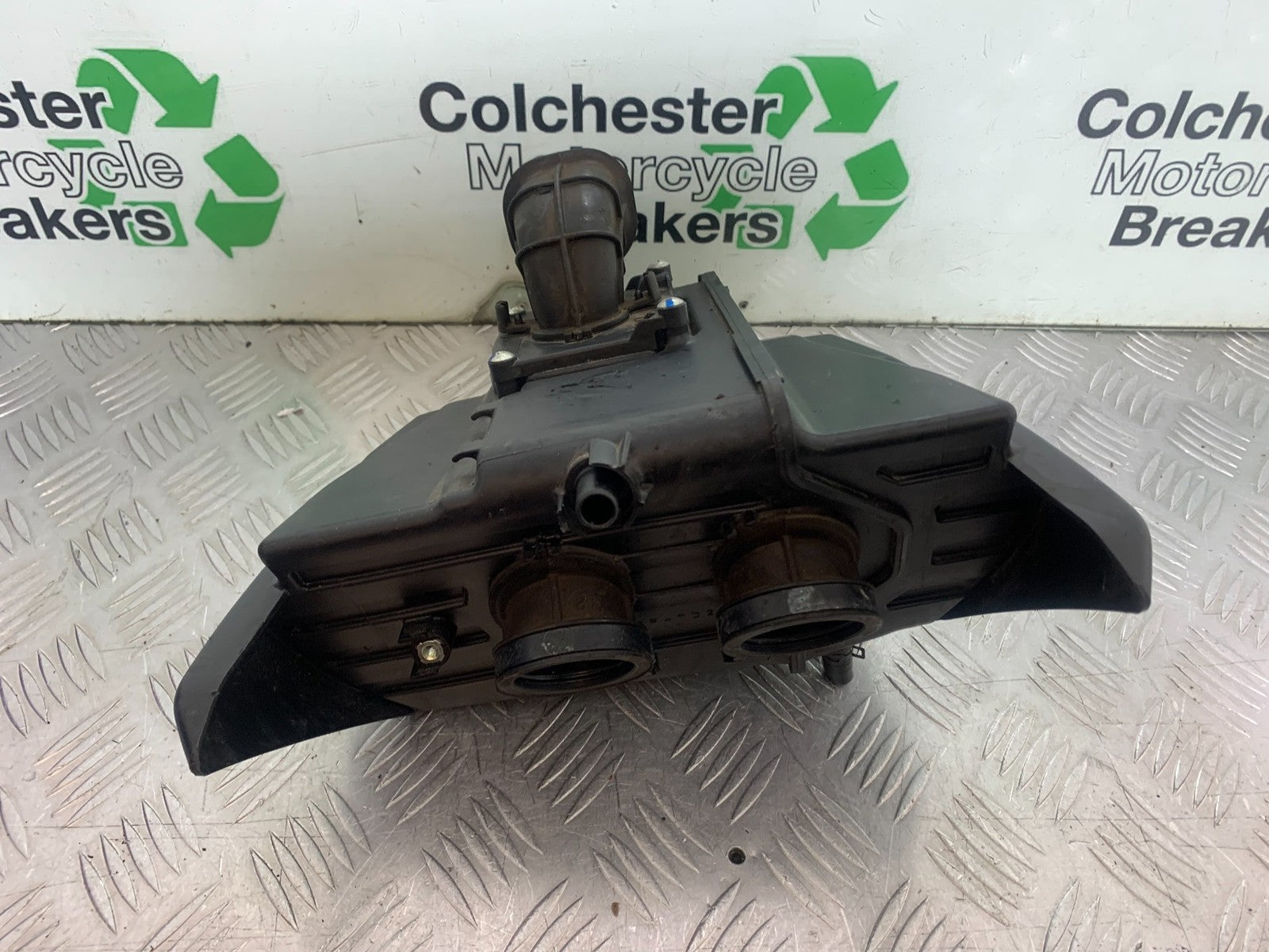 YAMAHA YZF R7 AIRBOX  YEAR 2022-2025 (CMB1255)