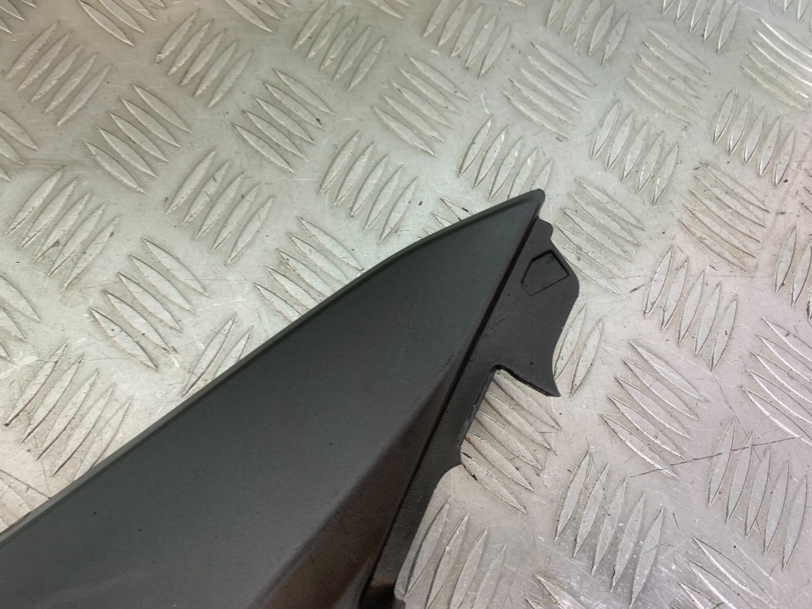 HONDA CBF125 CBF 125 RIGHT SEAT PANEL  YEAR 2009-14 (CMB1182)
