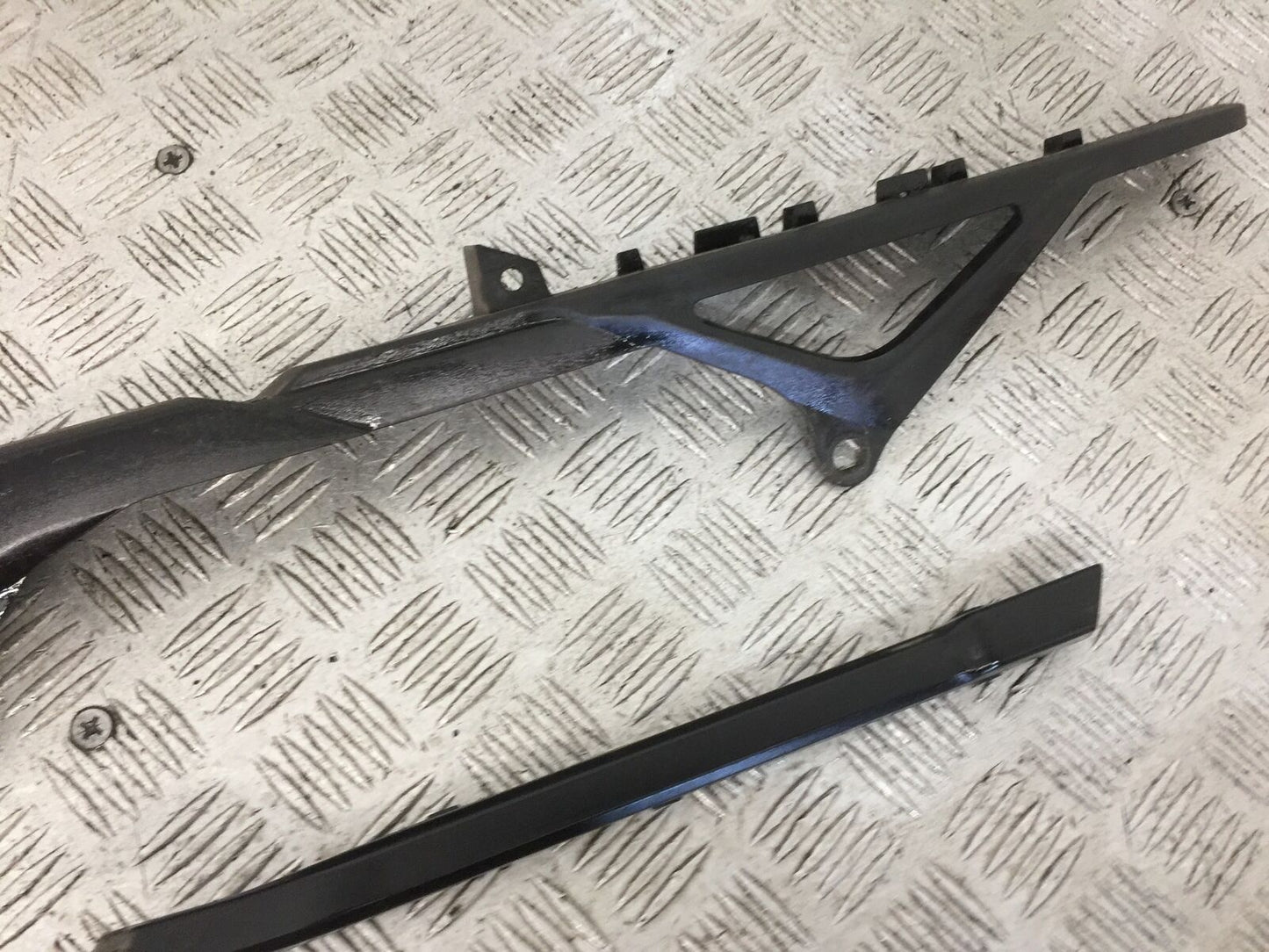 YAMAHA MT09 MT-09 CHAIN GUARD  YEAR 2018 (STOCK 906)