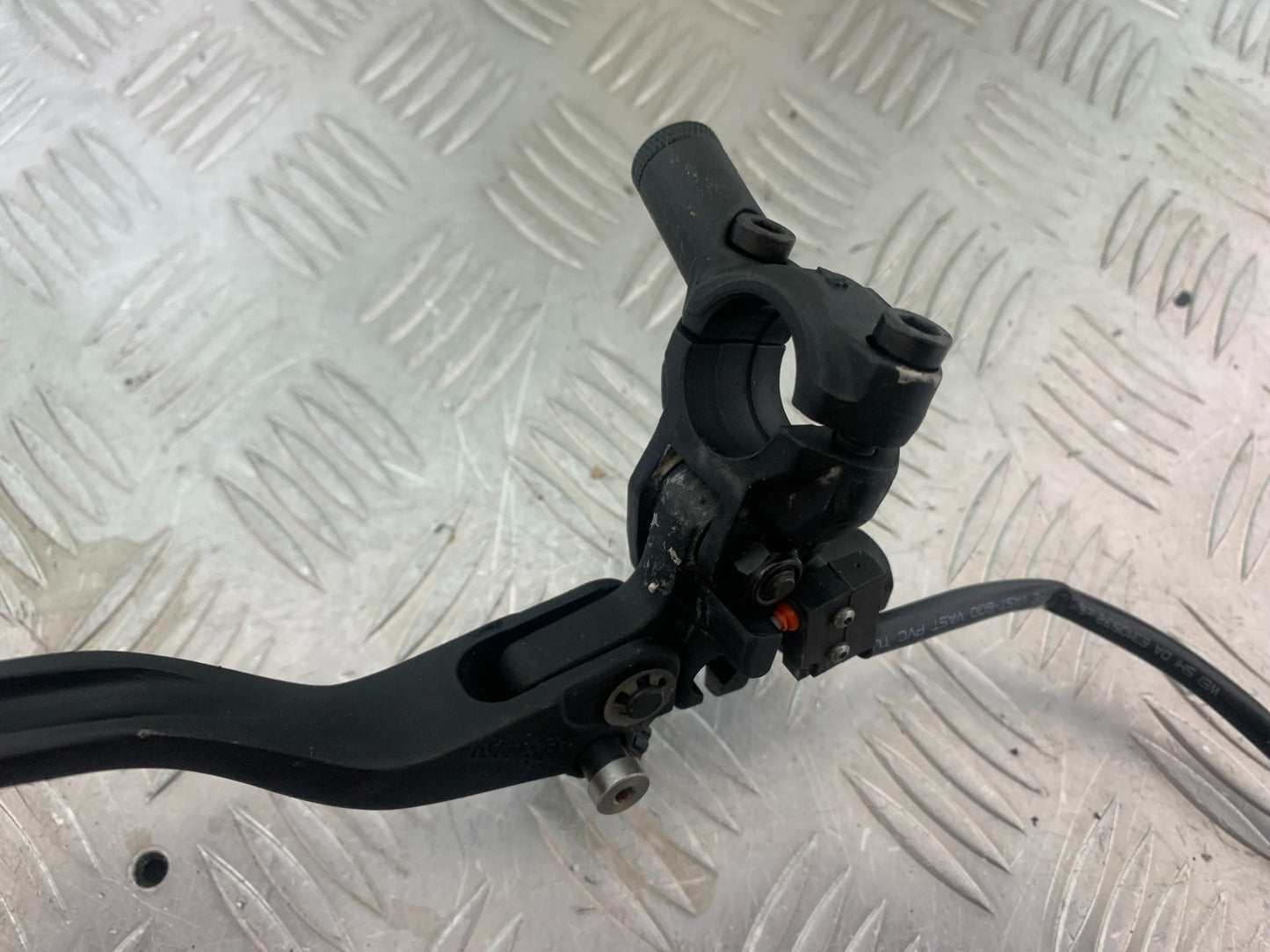 KTM 790 DUKE CLUTCH LEVER AND BRACKET YEAR 2018-2021  (CMB11150)