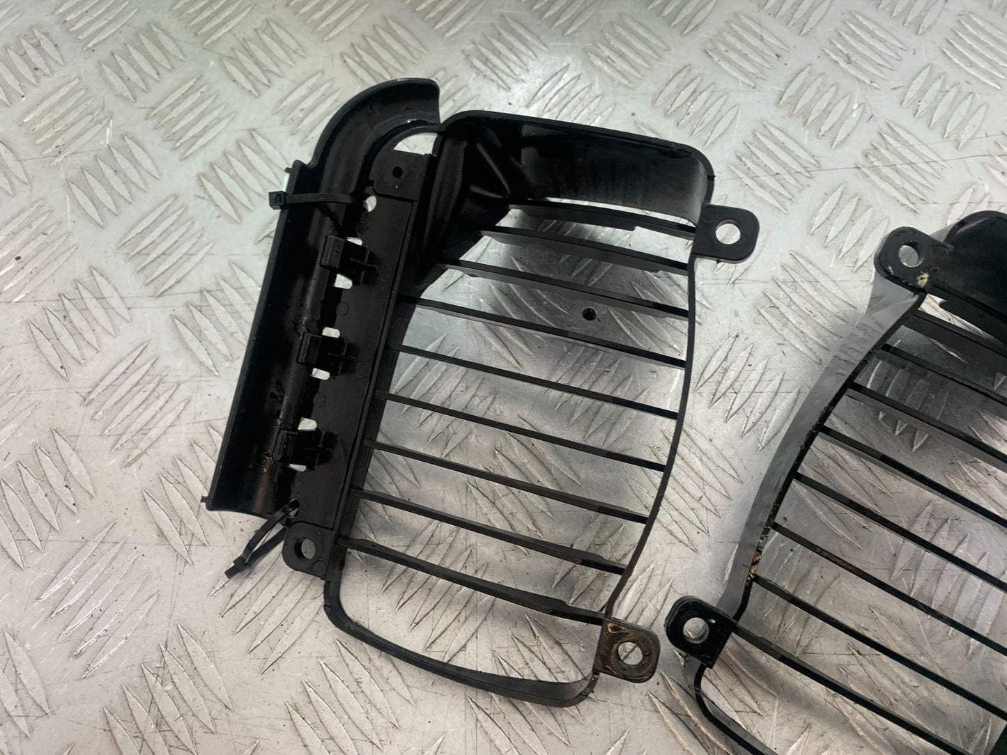 PIAGGIO VESPA GTS 125 LEFT & RIGHT RADIATOR GRILLS YEAR 2009-14 (CMB1261)