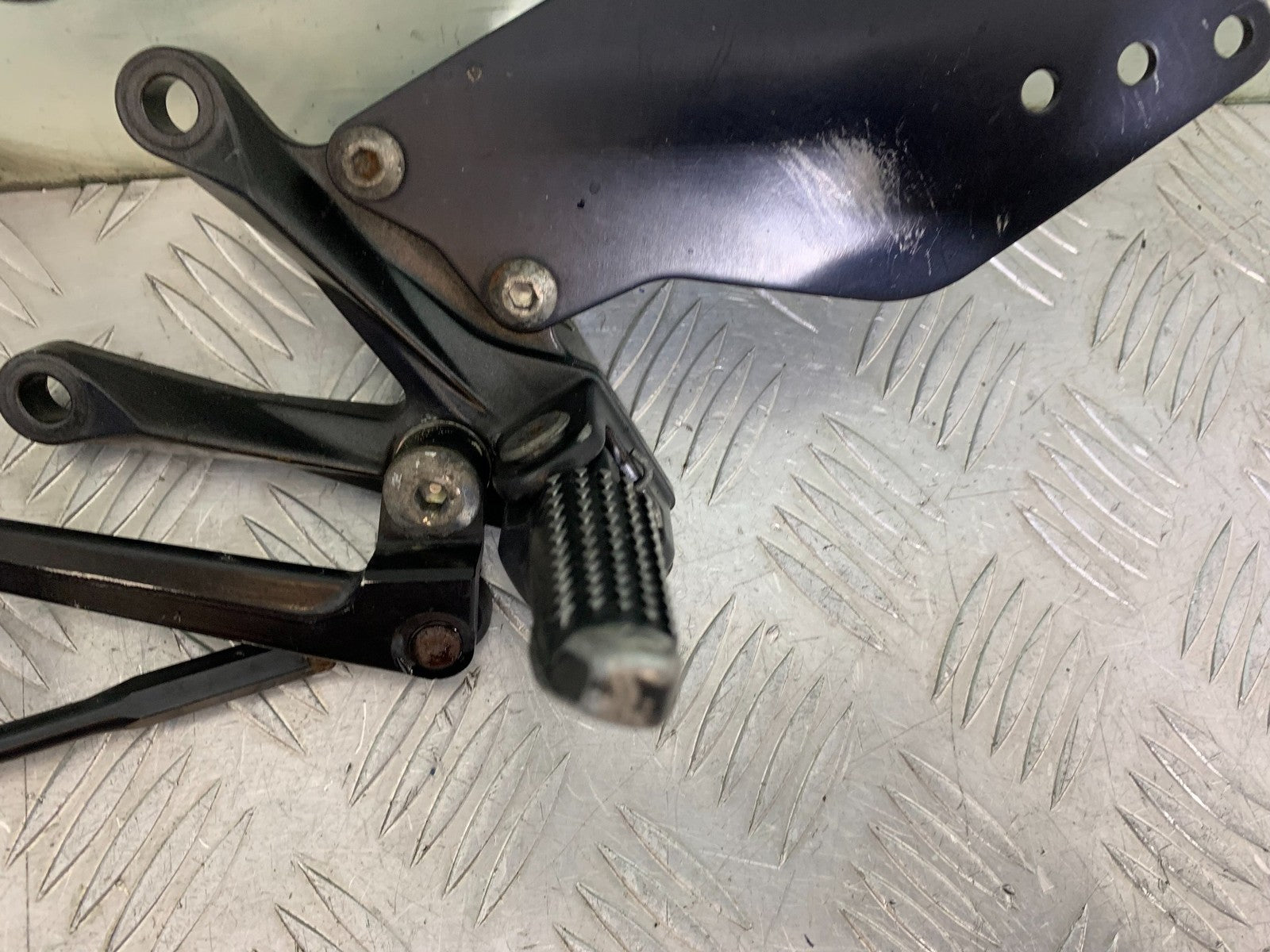 KAWASAKI ZX10R ZX10 R FRONT LEFT HANGER   2008-2010 (CMB1301)