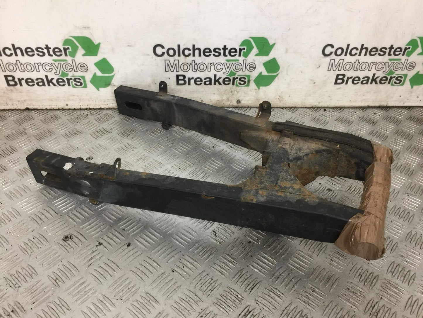 KAWASAKI NINJA 250 R EX250 SWINGARM  YEAR 2008  (STOCK 879)