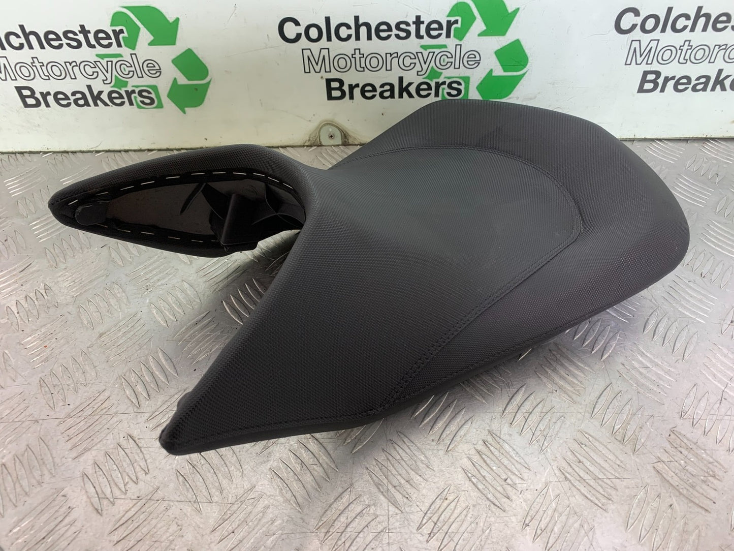 KTM 690 DUKE R LC4 FRONT RIDER SEAT YEAR 2012-2015  (CMB1180)