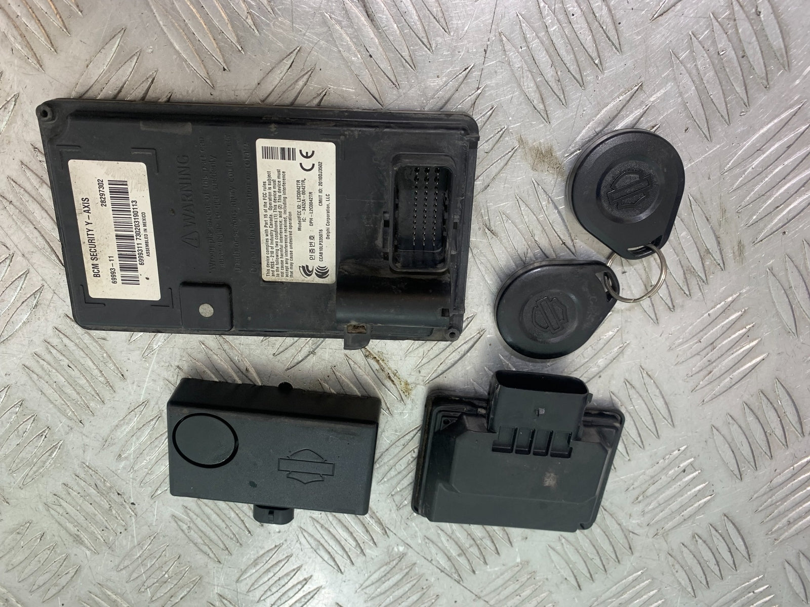 HARLEY DAVIDSON FXS BLACKLINE 1585 IMMOBILISER SET AND FOBS  YEAR 2012 (CMB1147)