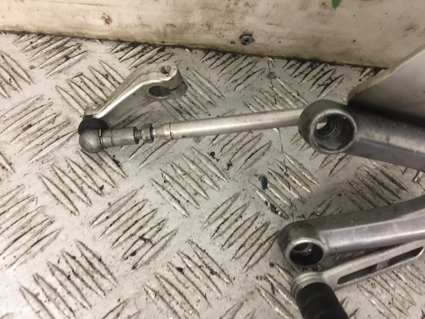 TRIUMPH 675 DAYTONA FRONT LEFT HANGER COMPLETE  YEAR 2006-2008 (STOCK 789)