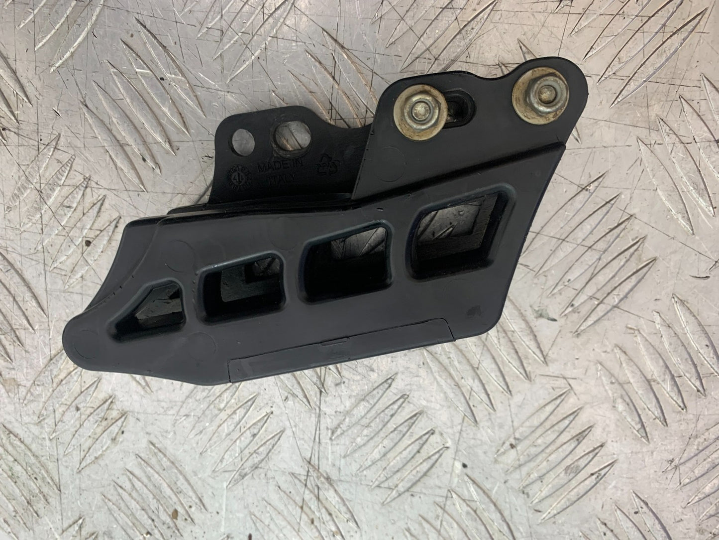 KAWASAKI KXF450 KXF 450 CHAIN GUIDE   YEAR 2013 CMB1217)
