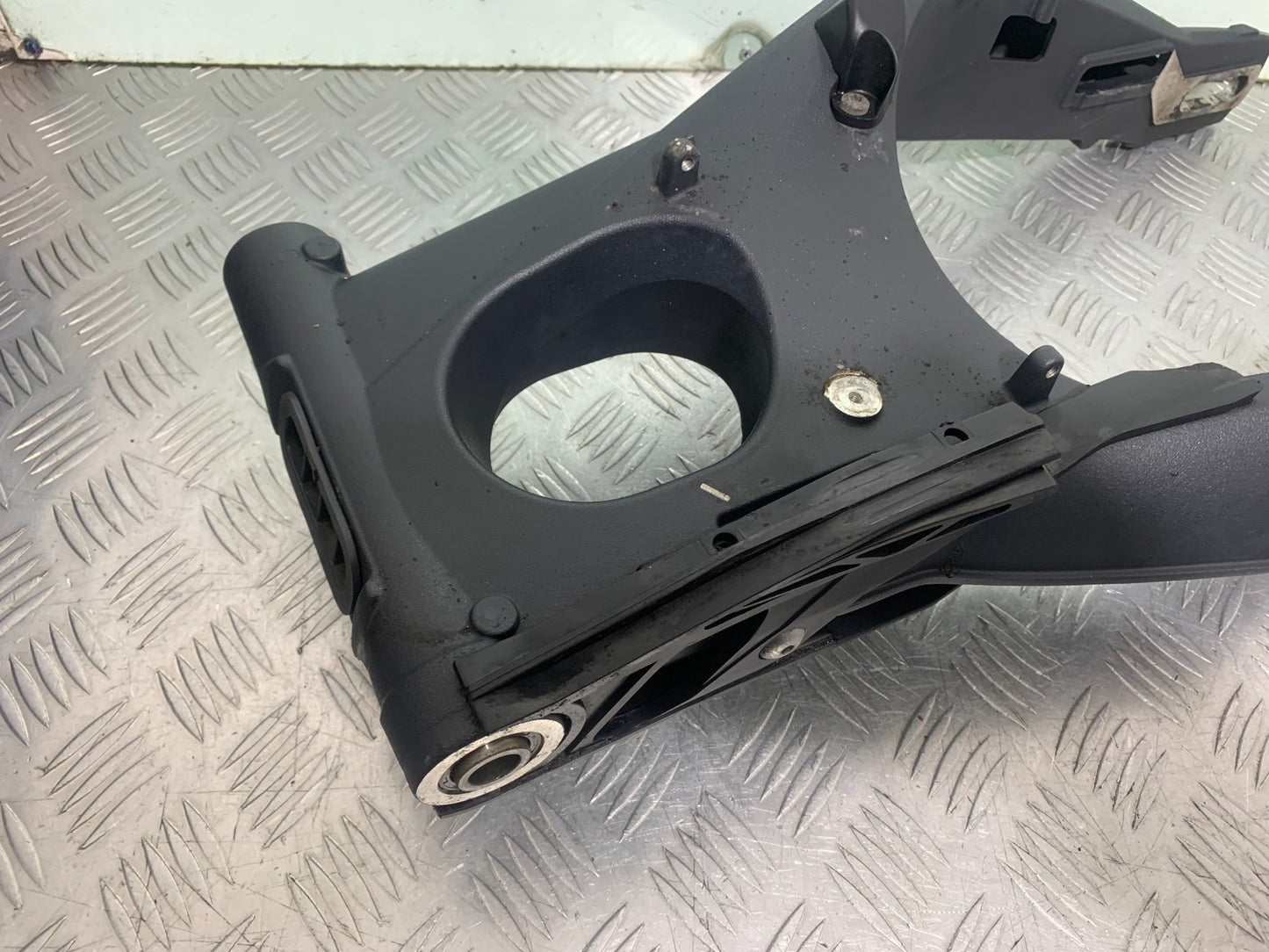 TRIUMPH 675 STREET TRIPLE RX SWINGARM   2015- 2017 (CMB1299)