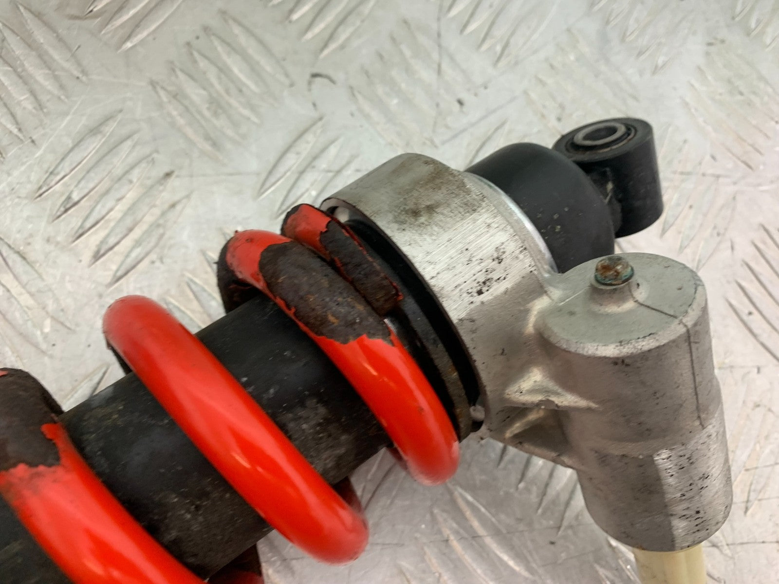TRIUMPH 955i SPRINT ST REAR SHOCK  YEAR 1999-04 (CMB1230)