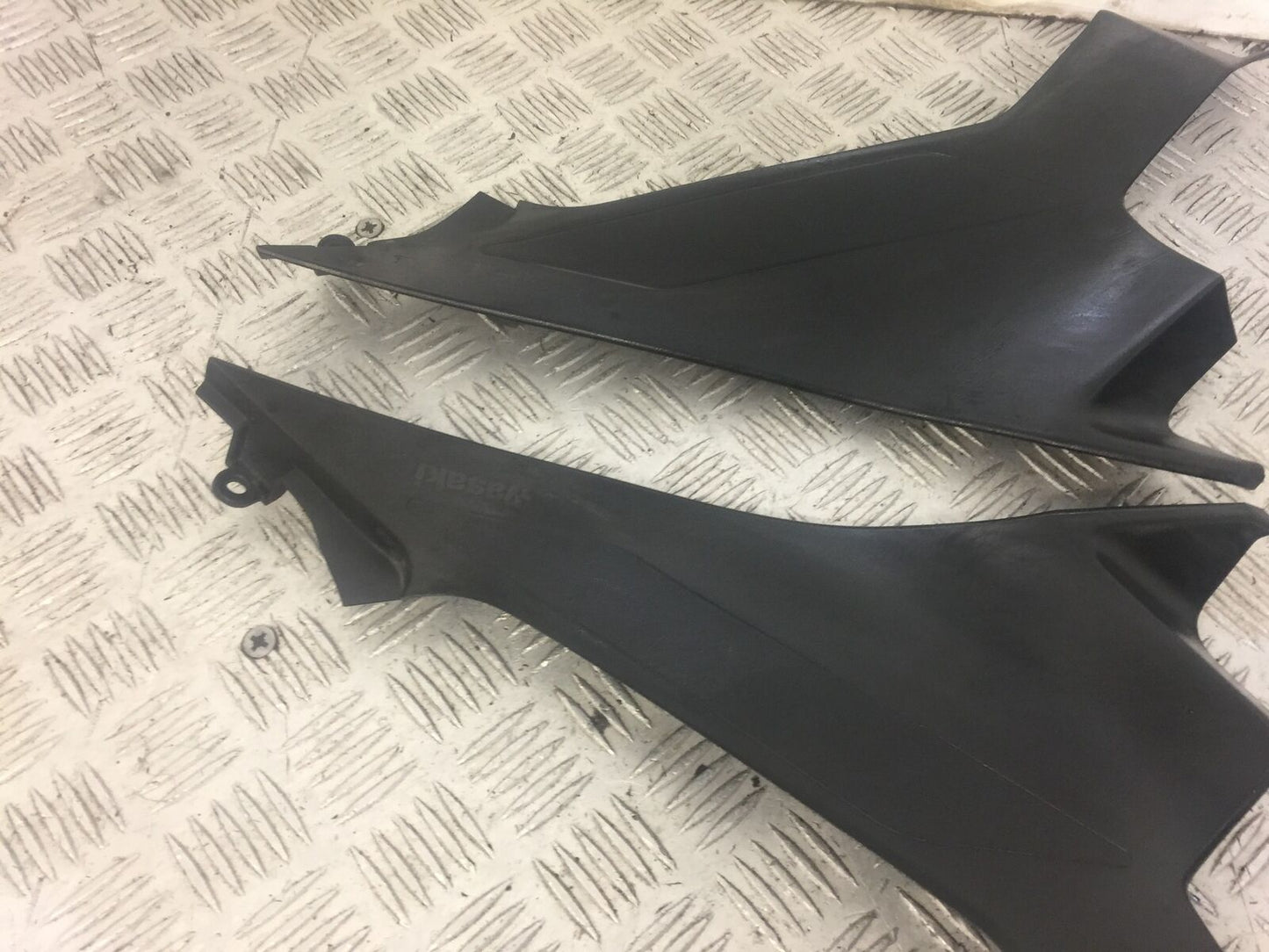 KAWASAKI NINJA 400 LEFT AND RIGHT SIDE INFILLS  YEAR 2019  (STOCK 635)