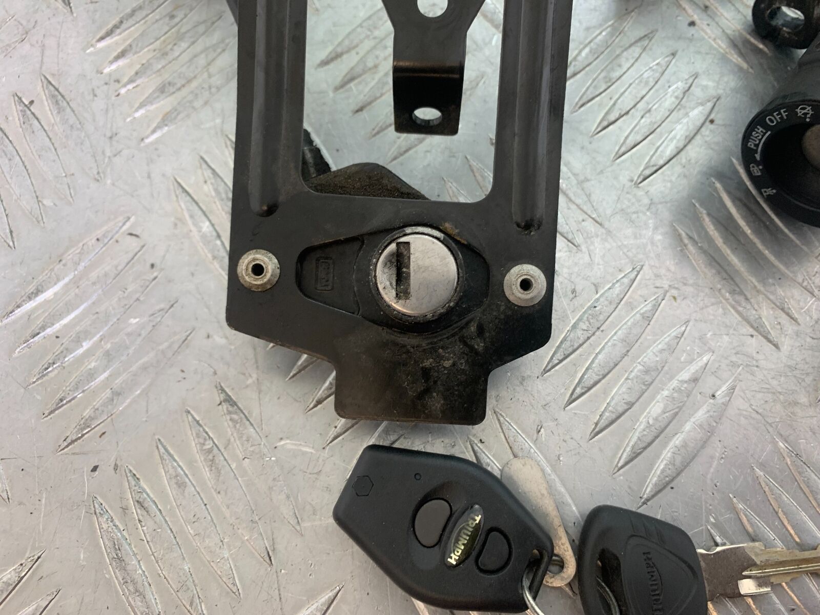 TRIUMPH TIGER 800 ECU LOCKS KEYS (NON ABS)  YEAR 2011-2013  (CMB1113)