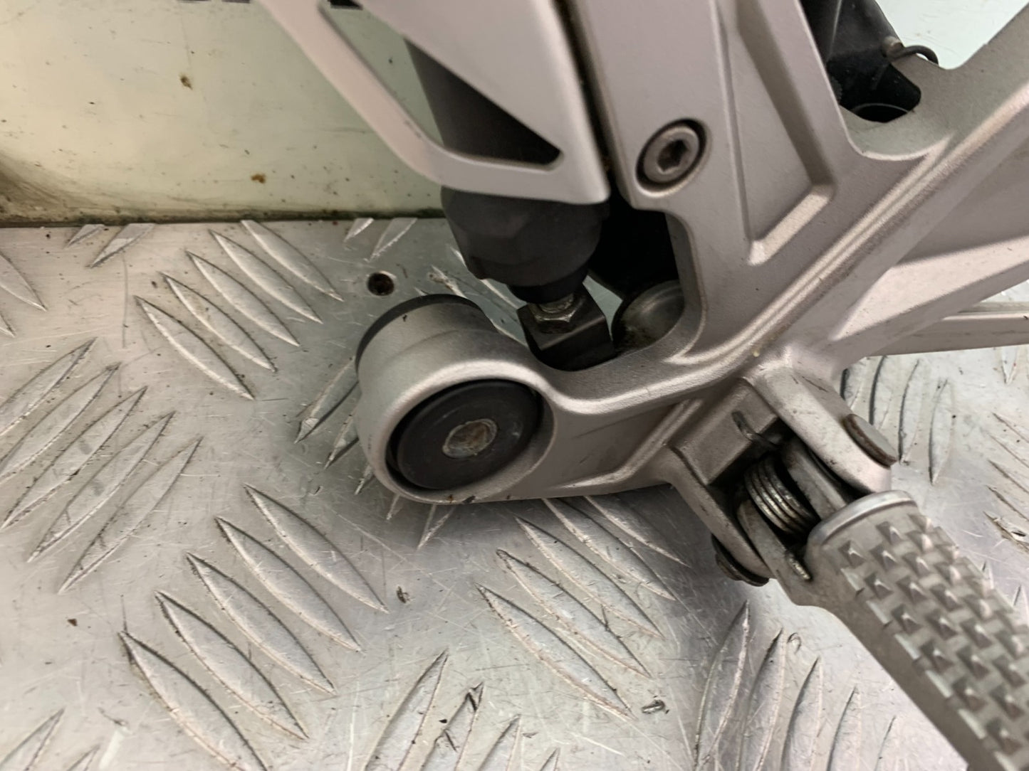 HONDA CBR1000 RR FRONT RIGHT HANGER  YEAR 2008-2011 (CMB1330)