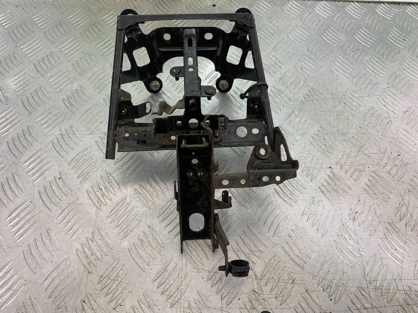 YAMAHA XMAX 125 XMAX-125 FAIRING BRACKET  YEAR 2015-2020  (CMB1266)