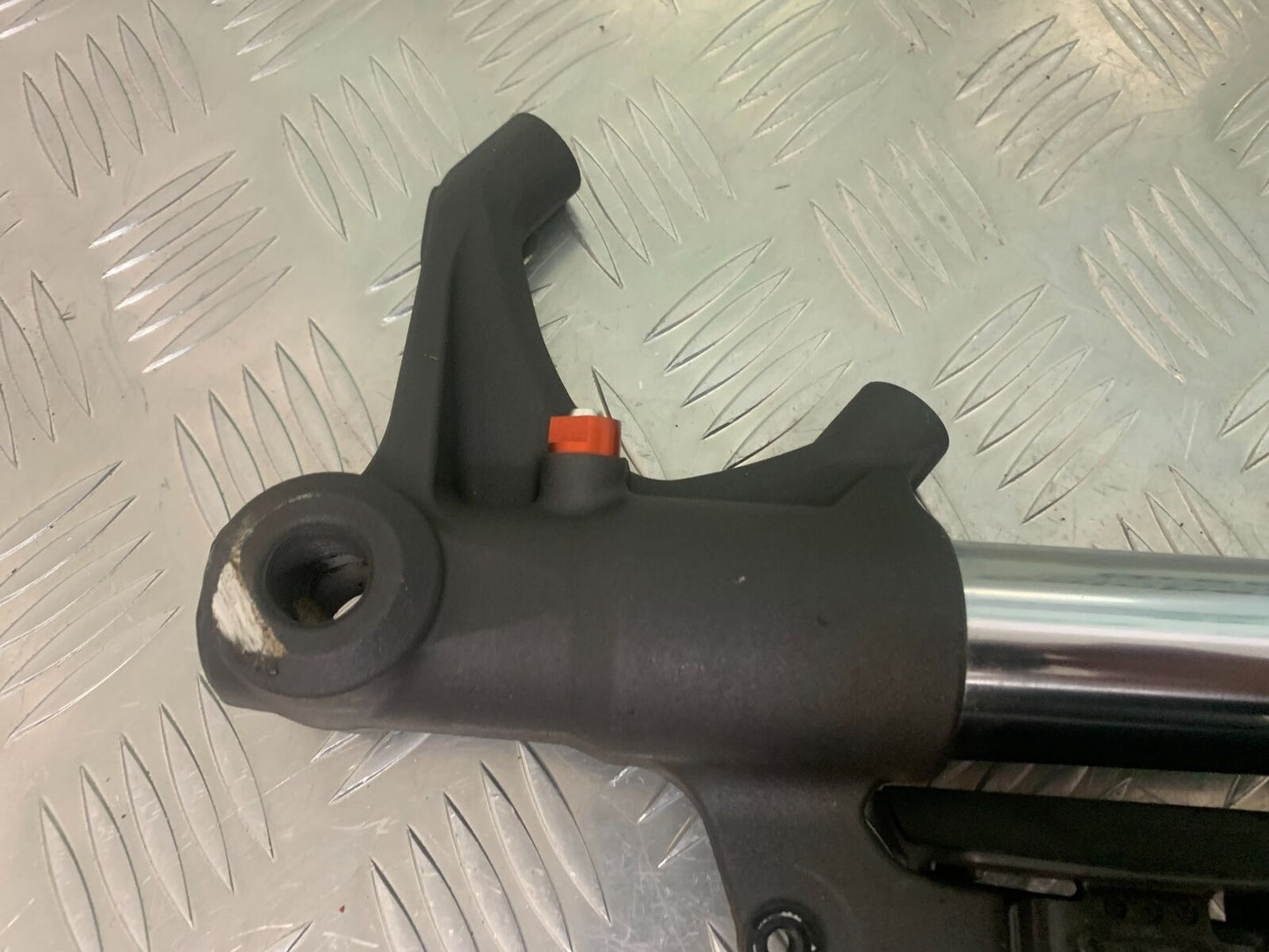 TRIUMPH 675 STREET TRIPLE RX FORKS  YEAR 2015-2017  (STOCK 971)