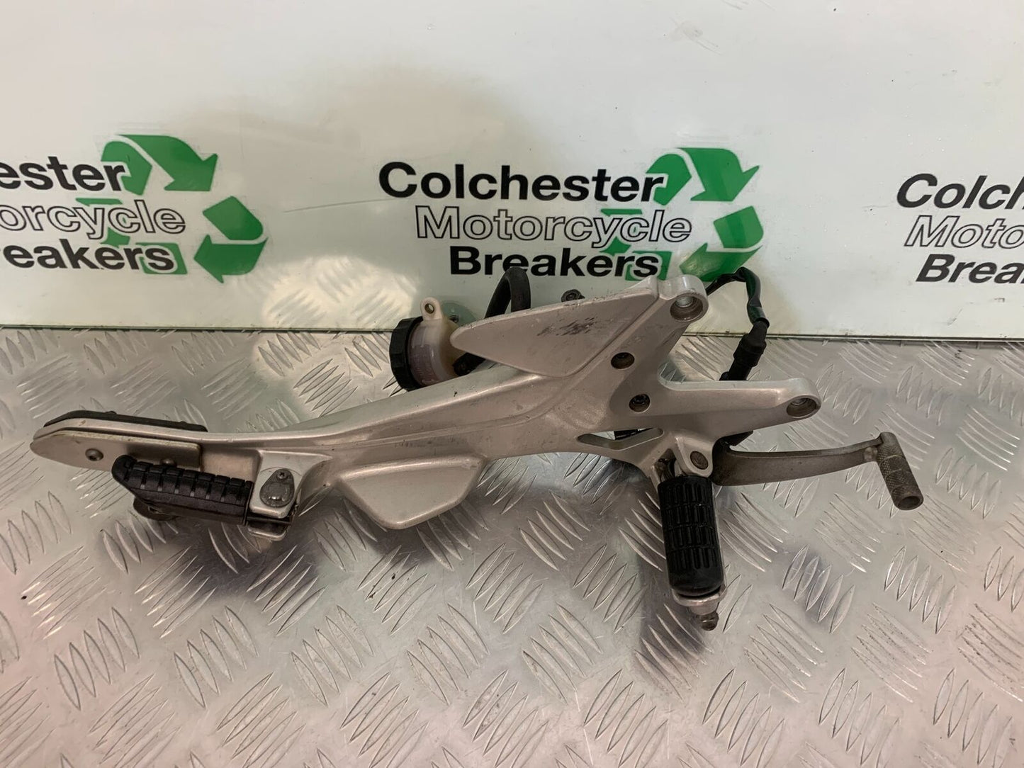 HONDA CBF600 CBF 600 SA-5 FRONT RIGHT HANGER YEAR 2004 -07  (STOCK 965)