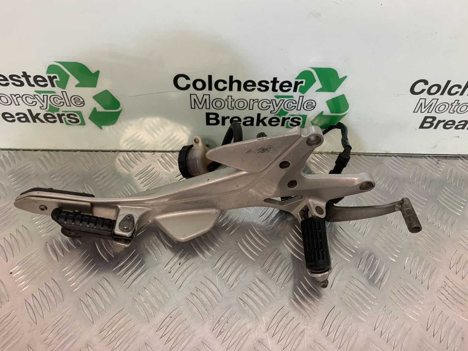 HONDA CBF600 CBF 600 SA-5 FRONT RIGHT HANGER YEAR 2004 -07  (STOCK 965)