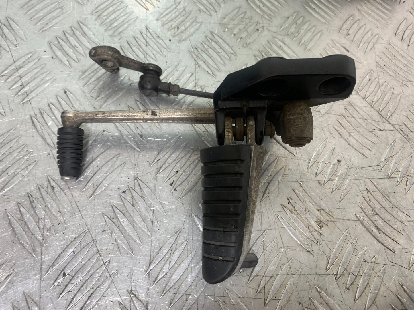 SUZUKI DL1000 V-STROM LEFT HANGER PEG GEAR LEVER   YEAR 2014-2019 (CMB1325)
