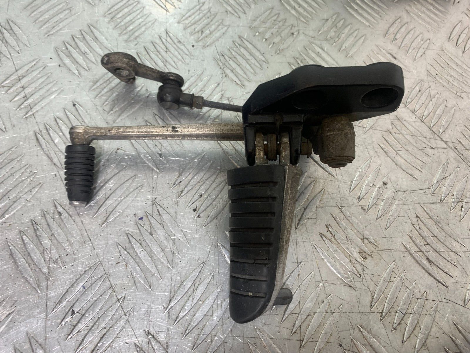 SUZUKI DL1000 V-STROM LEFT HANGER PEG GEAR LEVER   YEAR 2014-2019 (CMB1325)