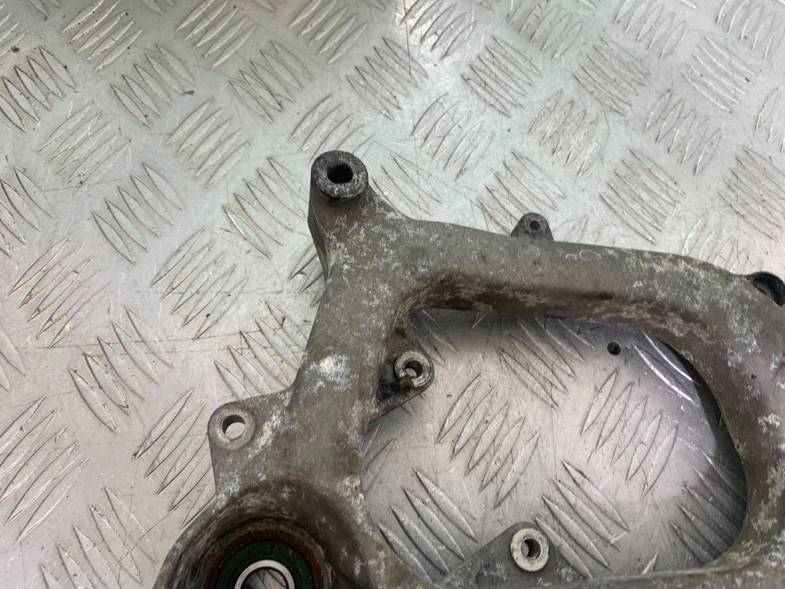 PIAGGIO MP3 250 ie EXHAUST BRACKET  YEAR 2007 (CMB1307)