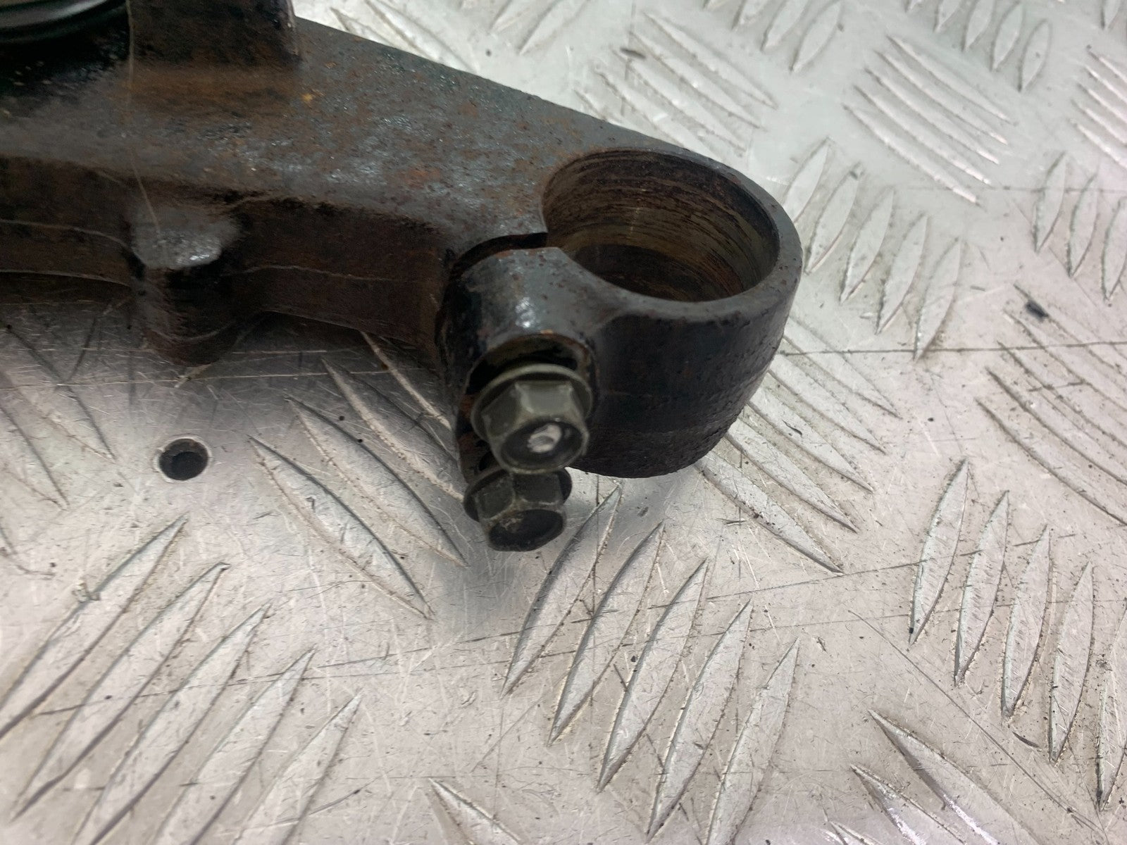 HONDA XL125 VARADERO BOTTOM YOKE  YEAR 2001-2006  (CMB1210)