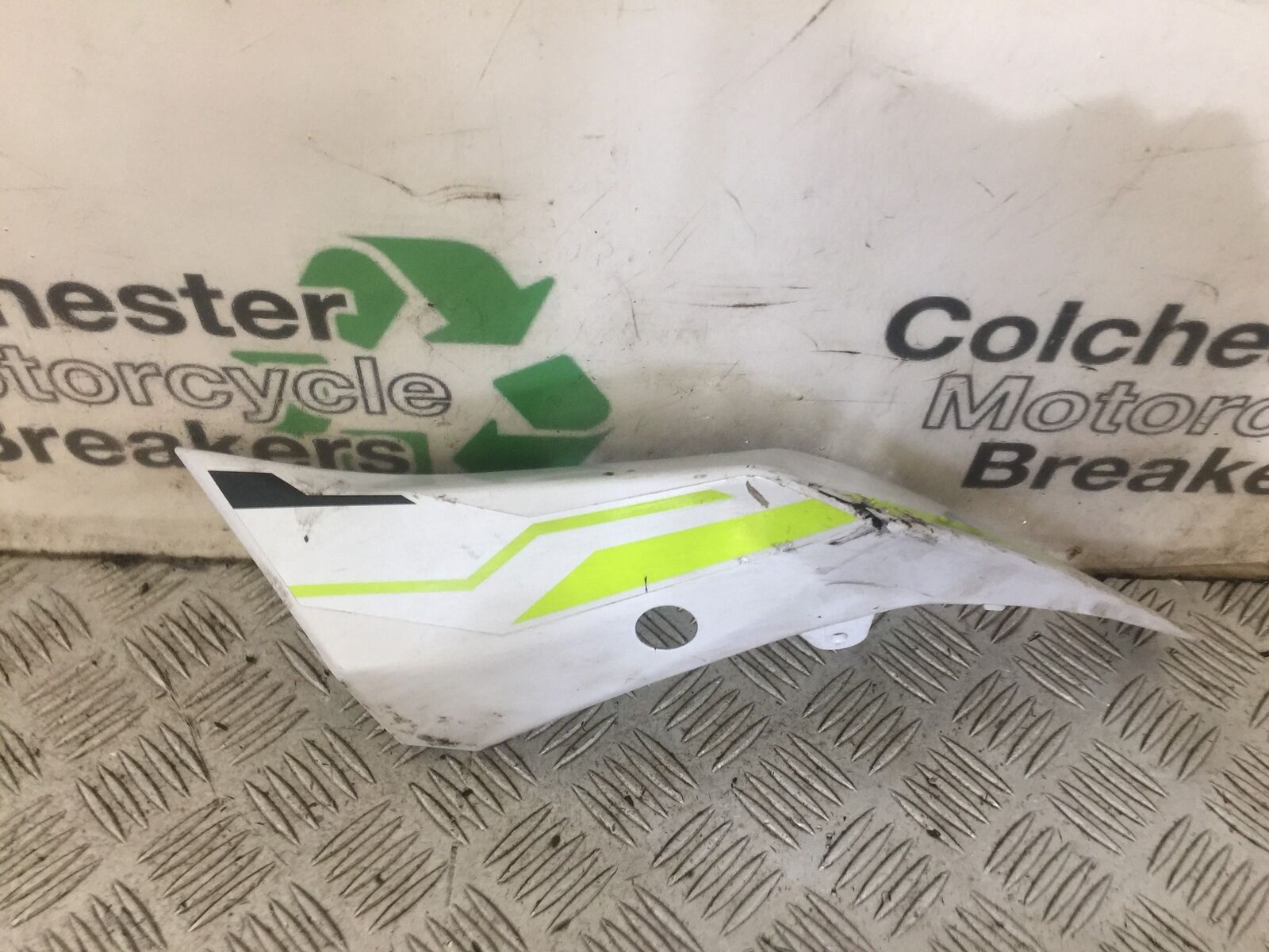 KAWASAKI Z125 Z 125 LEFT SEAT PANEL    2018-2020 (STOCK 743)