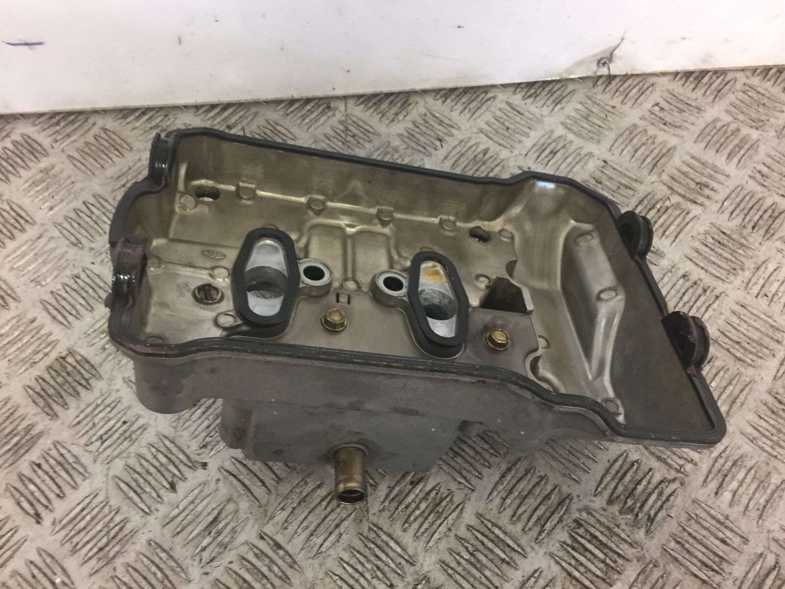 HONDA VFR800 VFR 800 V TEC REAR ROCKER COVER  YEAR 2003