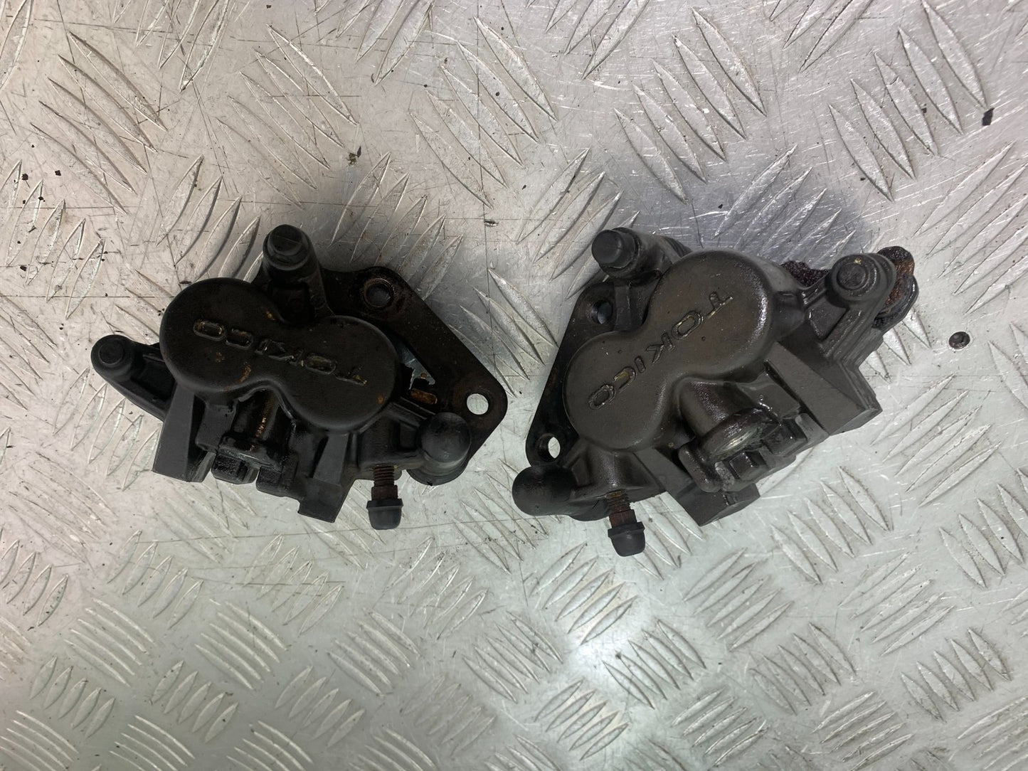 SUZUKI GSF600 GSF 600 BANDIT FRONT BRAKE CALIPERS   2000-2004 (CMB1269)