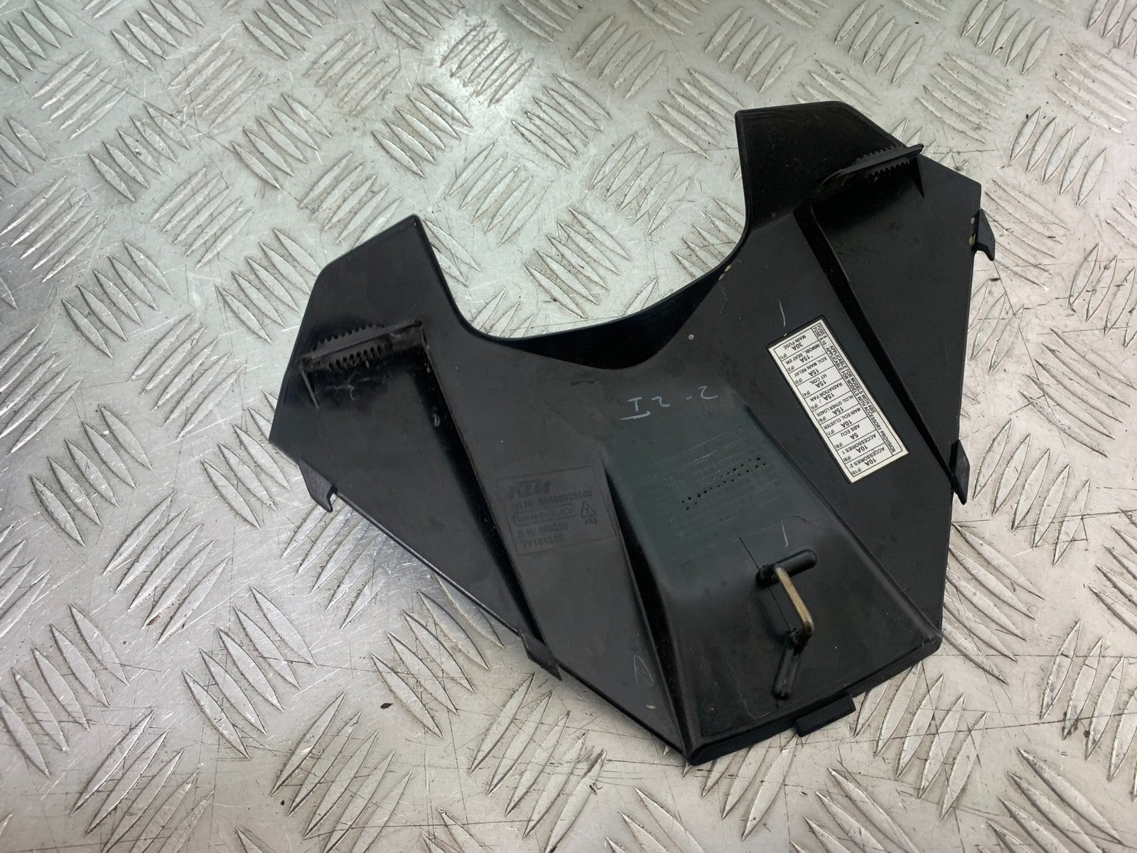 KTM RC125 RC 125 FRONT TANK LID   2014 2017 (CMB1199)