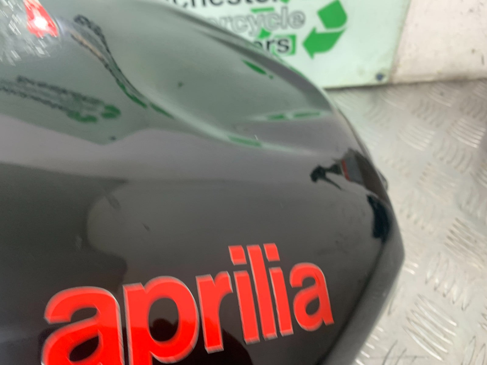 APRILIA RSV1000 R FACTORY PETROL TANK   2004-09 (CMB1203)