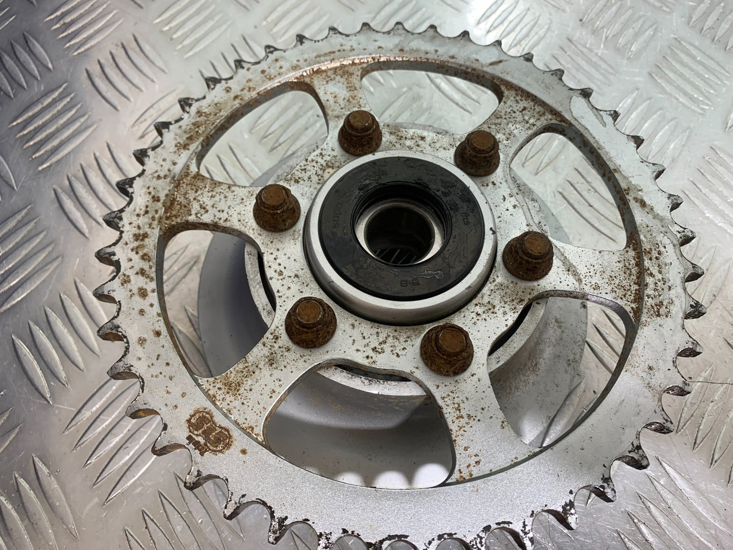 SUZUKI GSF1200  GSF 1200 BANDIT SPROCKET CARRIER  YEAR 1997-2000 (CMB1149)