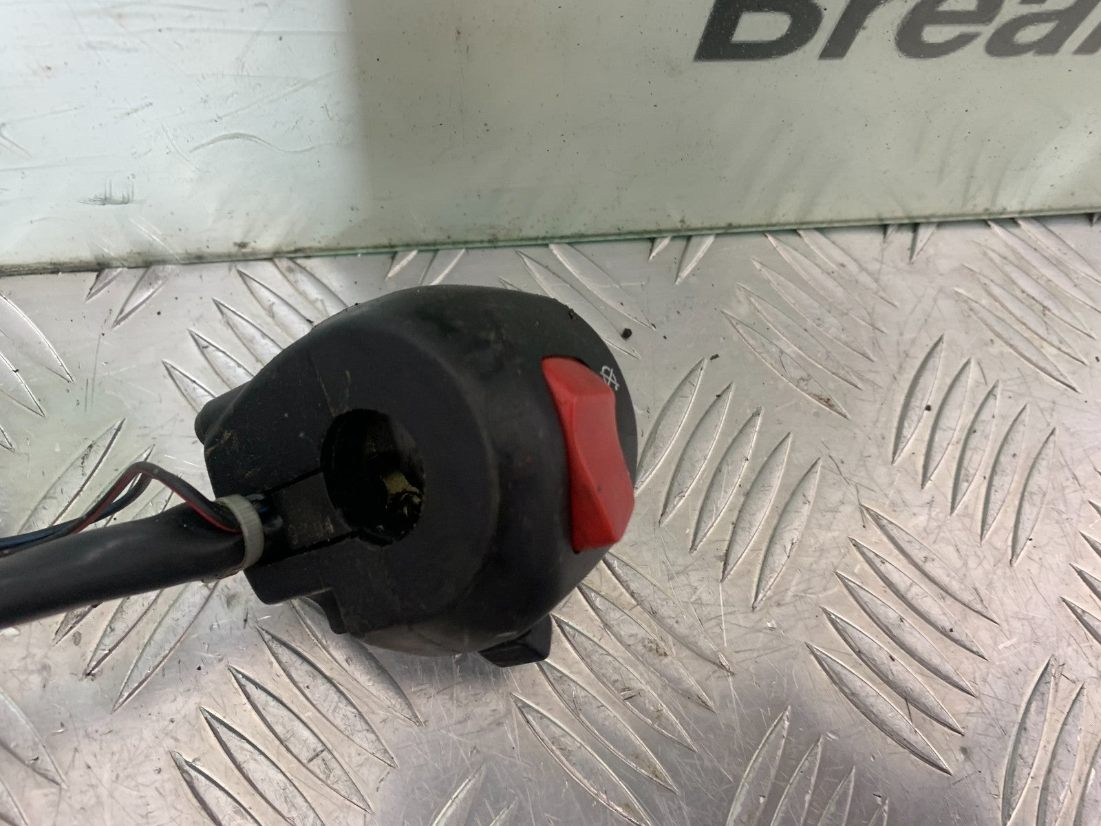 SUZUKI GSF600 GSF 600 BANDIT RIGHT SWITCH GEAR   2000-2004 (CMB1269)