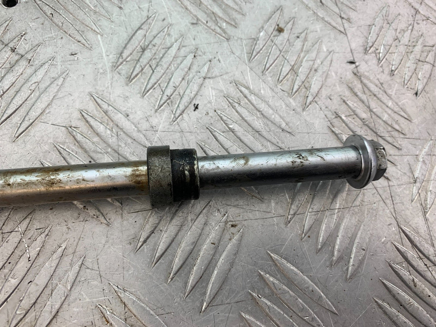 YAMAHA XV1100 XV 1100 VIRAGO FRONT WHEEL SPINDLE 1990-1999 (CMB1243)