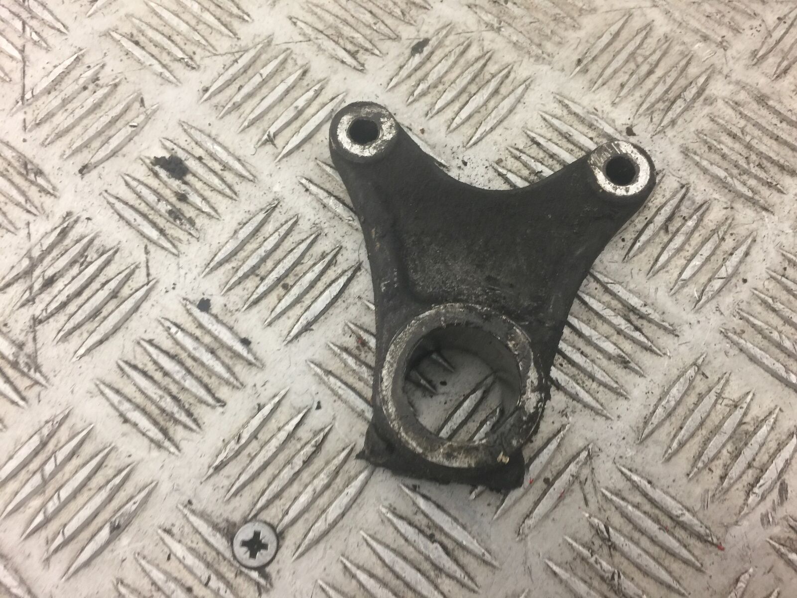 SUZUKI GSXR1000 GSXR 1000 REAR CALIPER BRACKET  K1 K2 YEAR 2000