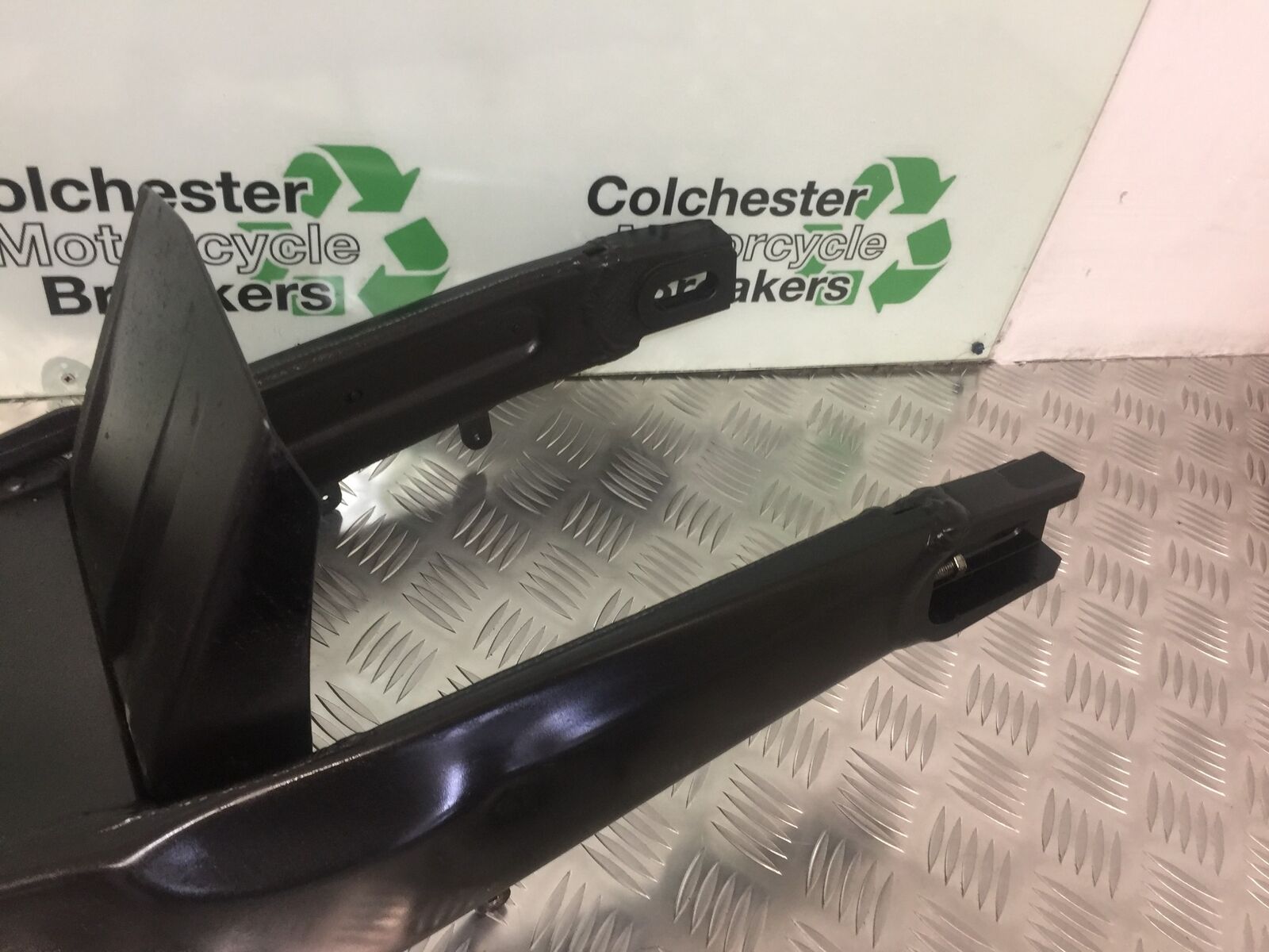 KAWASAKI VERSYS 1000 KLZ 1000 SWINGARM  YEAR 2015-2018 (STOCK 912)