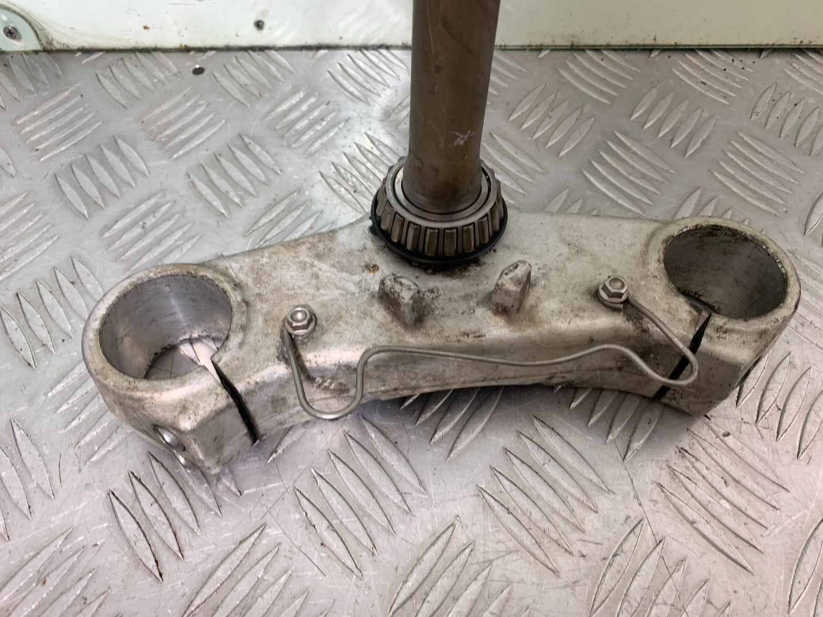 TRIUMPH T509 SPEED TRIPLE BOTTOM YOKE   YEAR 1997-1998 (CMB1144)