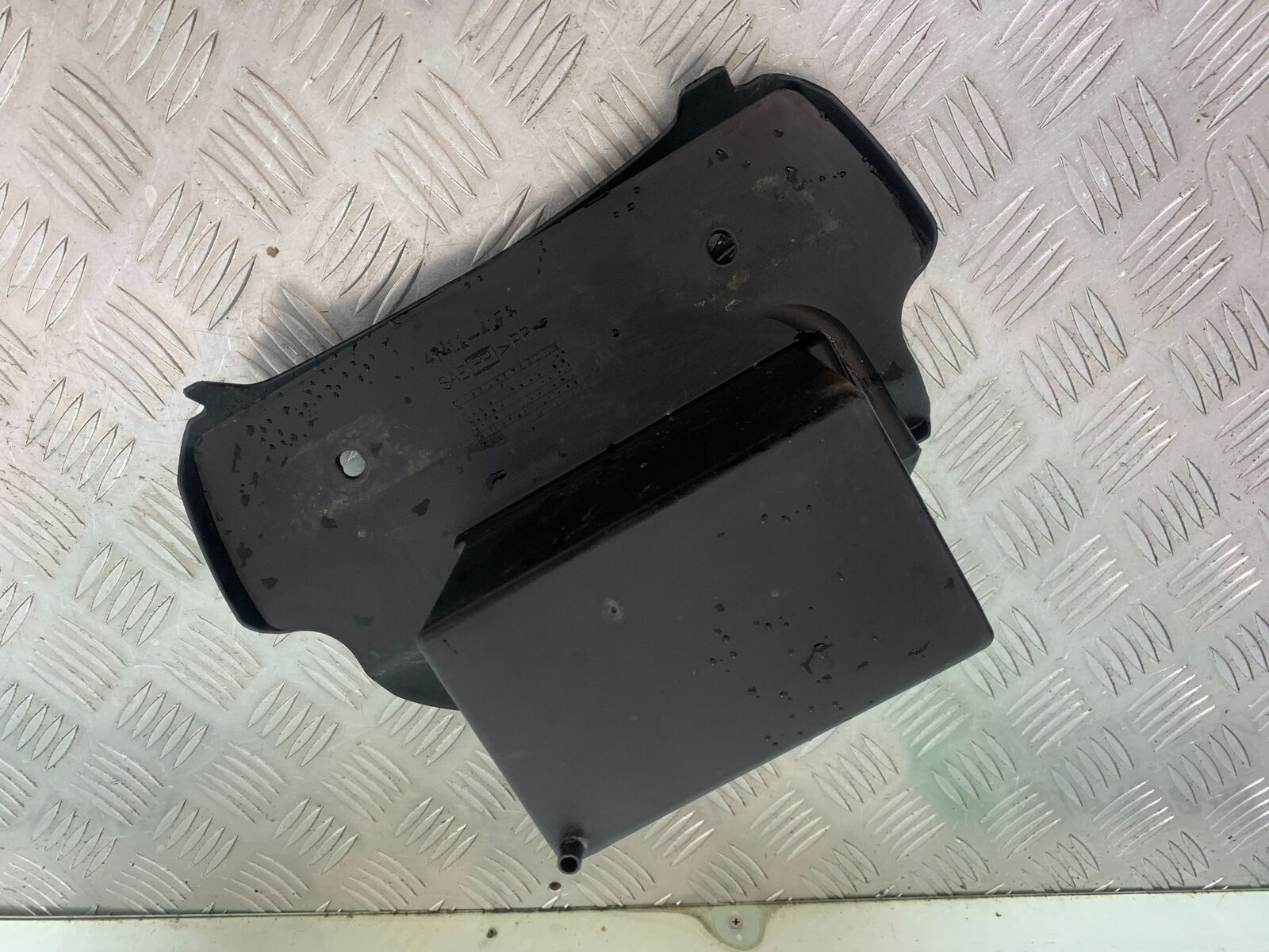 SUZUKI INTRUDER VL800 C800 BATTER BOX   YEAR 2012-16 (CMB1039)