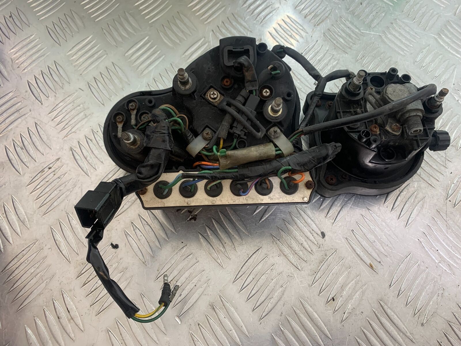 HONDA VFR400 VFR 400 NC21 CLOCKS SPEEDO DASH  YEAR 1986-87 (CMB1043)