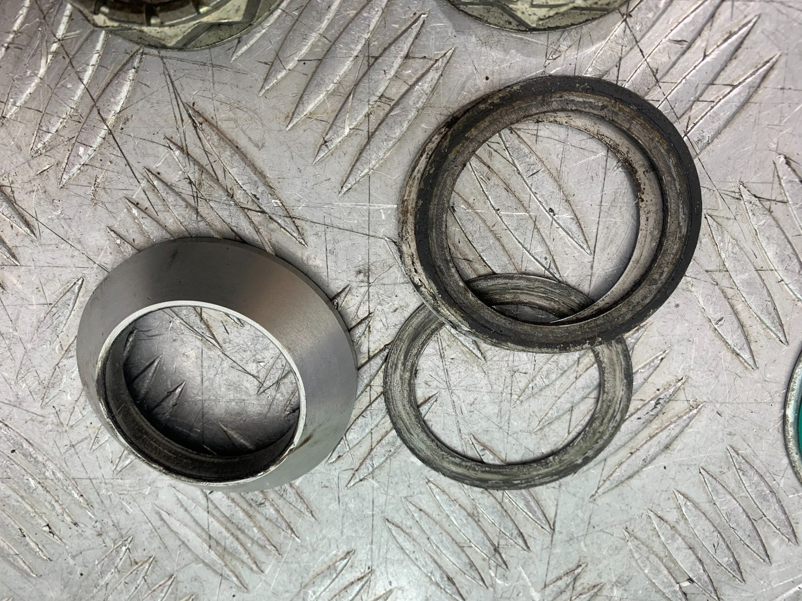 DUCATI 1198 S REAR WHEEL SPINDLE NUTS AND SPACERS   YEAR 2009-2011 (CMB1219)