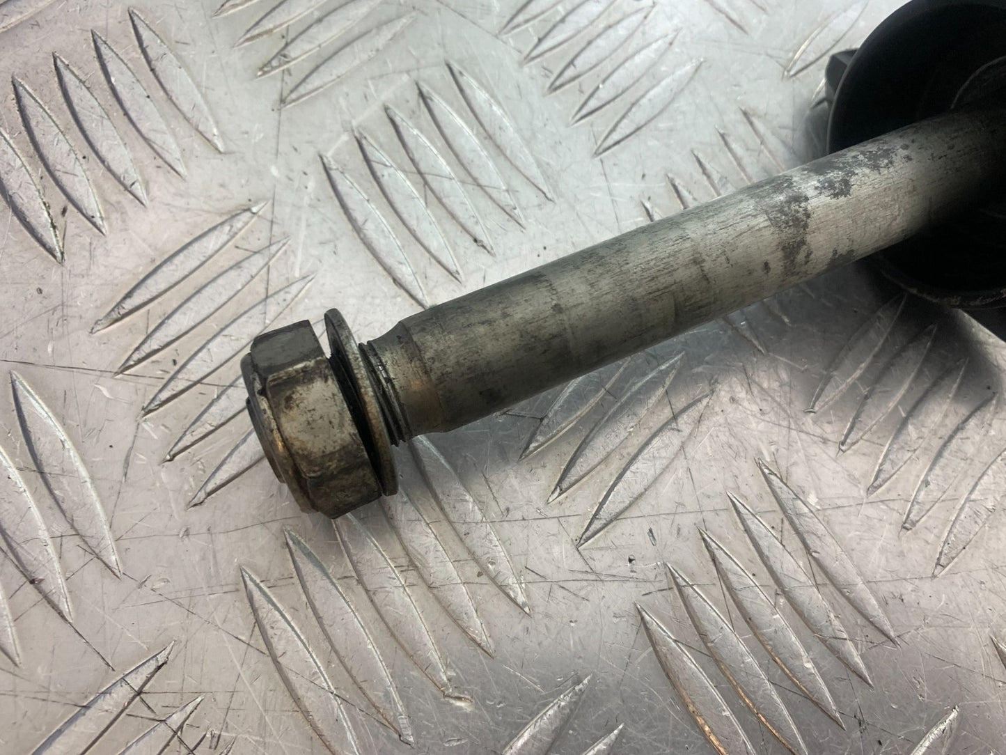 YAMAHA YZF R7 REAR WHEEL SPINDLE  YEAR 2022-2025 (CMB1255)