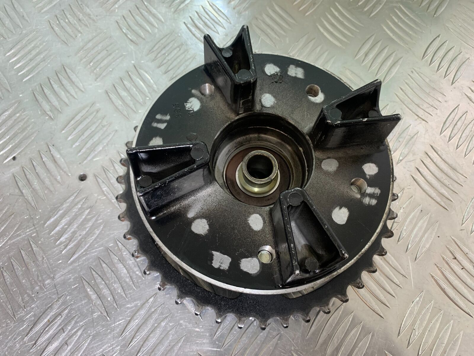 HONDA CBR1100 BLACKBIRD SPROCKET CARRIER  YEAR 1996-1998 (CMB1017)