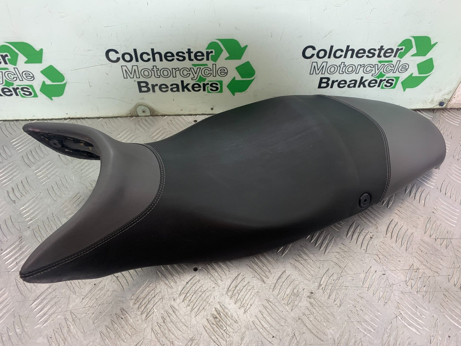 TRIUMPH 675 STREET TRIPLE R SEAT  YEAR 2013 - 2016 (CMB1221)
