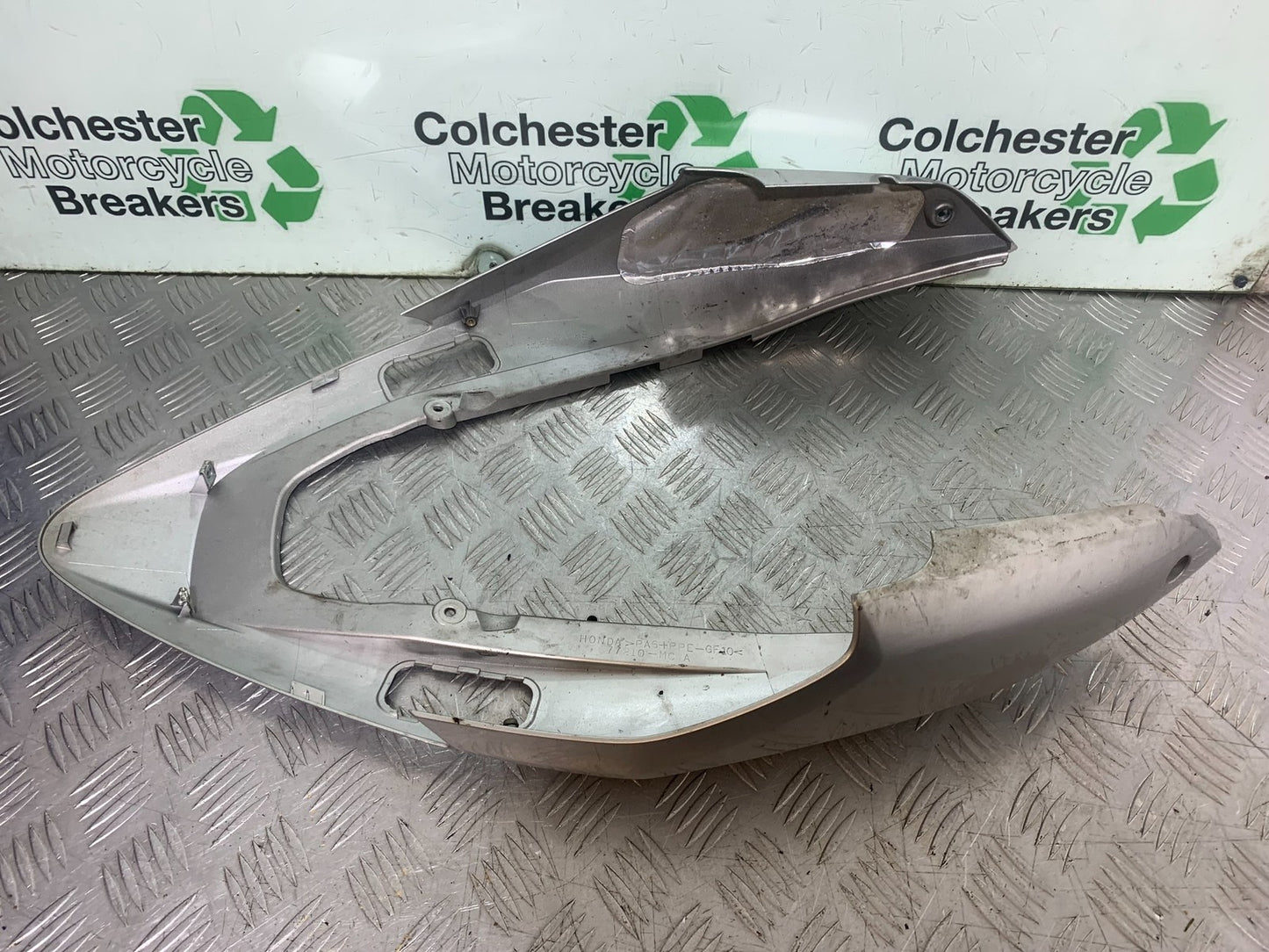 HONDA VFR800 VFR 800 V-TEC TAIL PIECE  YEAR 2002 -09 (CMB1296)