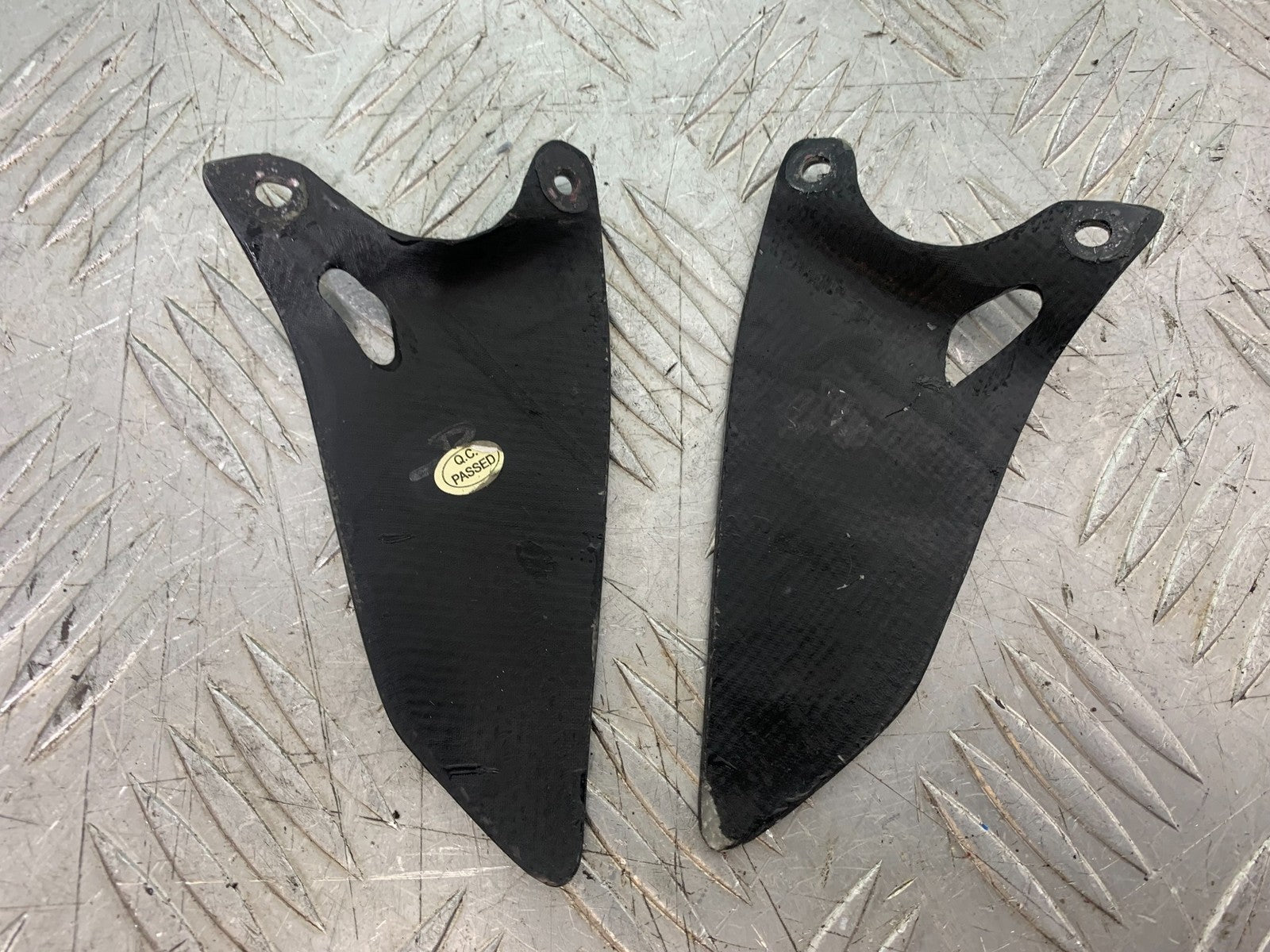 DUCATI 1198 S CARBON HEEL PLATES   YEAR 2009-2011 (CMB1219)